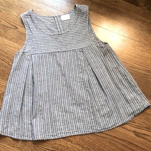 ✂️💵only $15 w/bundle. Chambray top w/embroidery-M